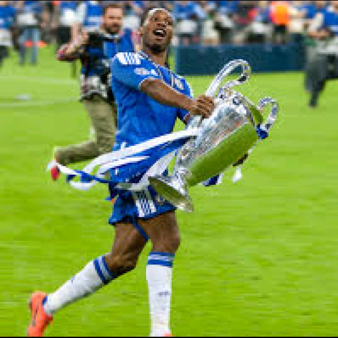 Post by SPORTSMANIA David: drogba lift the trophy