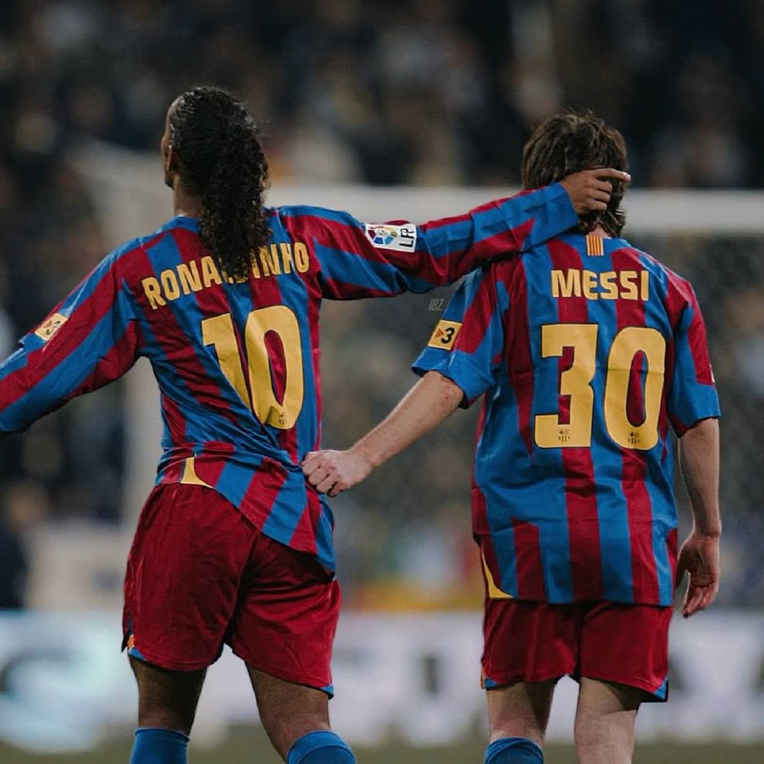 Post by Kinu Tamiru: Two generations. One club. Endless magic. 🔵🔴 @ethiobuzzerians @okochaokocha64 @liptonmohonto45 @sportscc01...