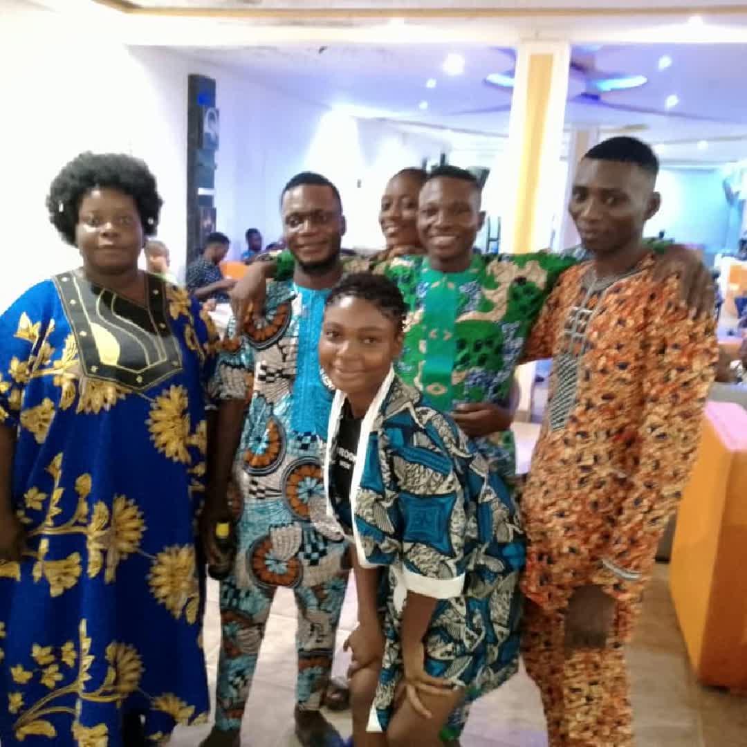 Post by Arsene Kpodanho: Noël en famille @sam_shem @satishsaroj @dirshaialemu @halaahaloosh222 @mutungafrancis571 @tojoniaina @a.t.m.y.b...