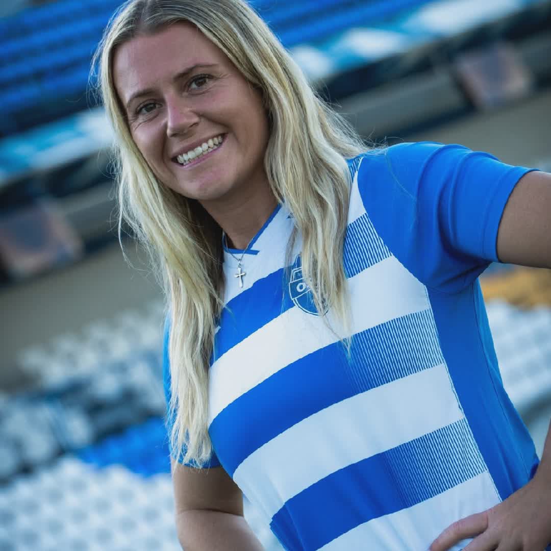 Post by Roko Bugarin: Marissa, welcome to Osijek! 🤍💙 #buzzer #sports #football #soccer