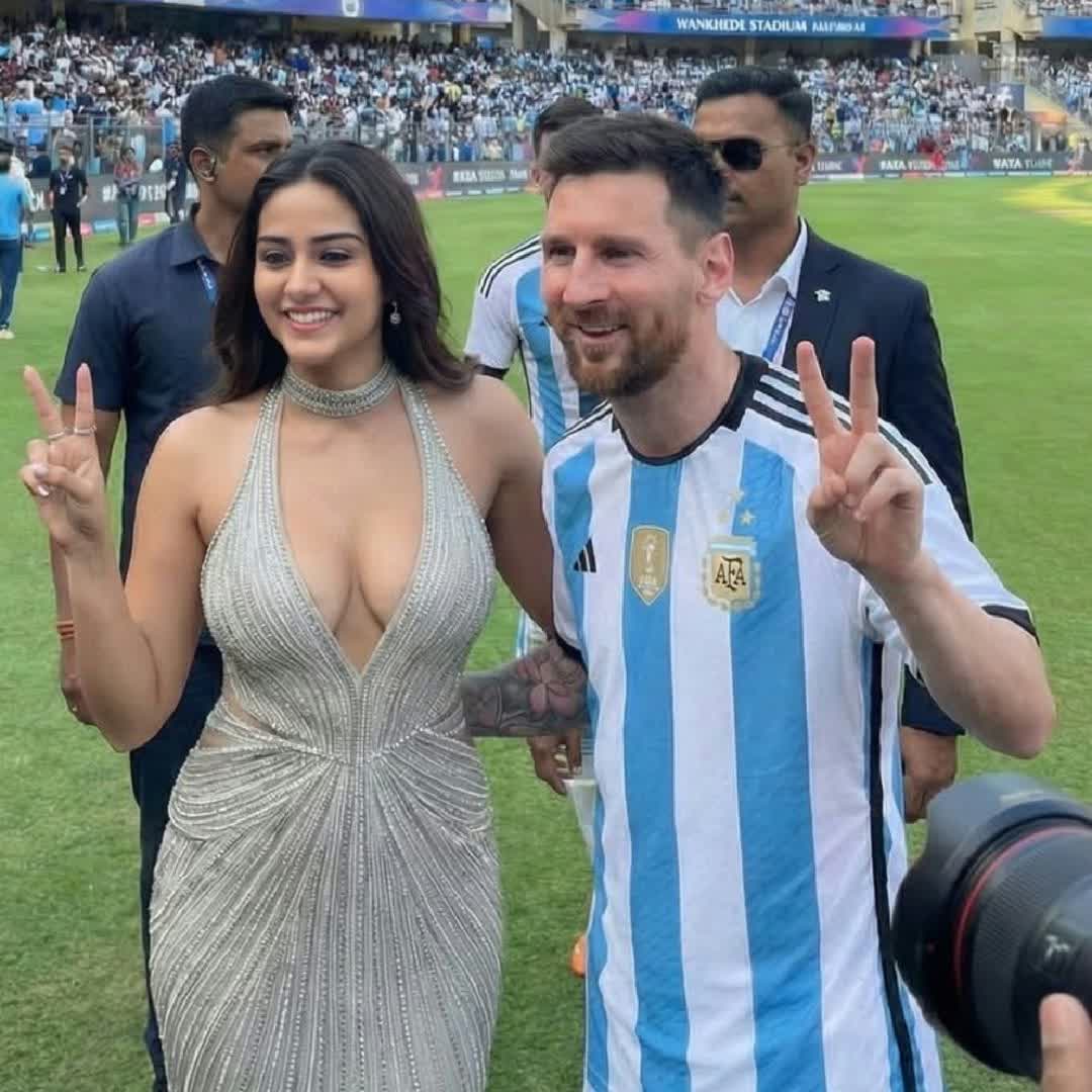 Post by Hayu Mar: Messi and his lovers ❤️❤️⚽️⚽️⚽️⚽️ #soccer #football #fyp #Daily