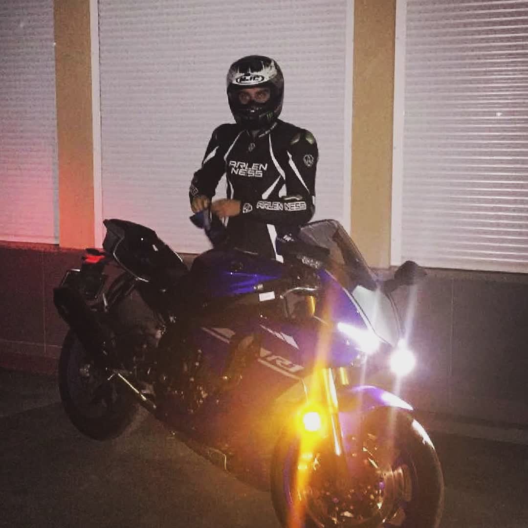 Post by Arslan Hajdarevic: Yamaha R1 2017 throwback 😌