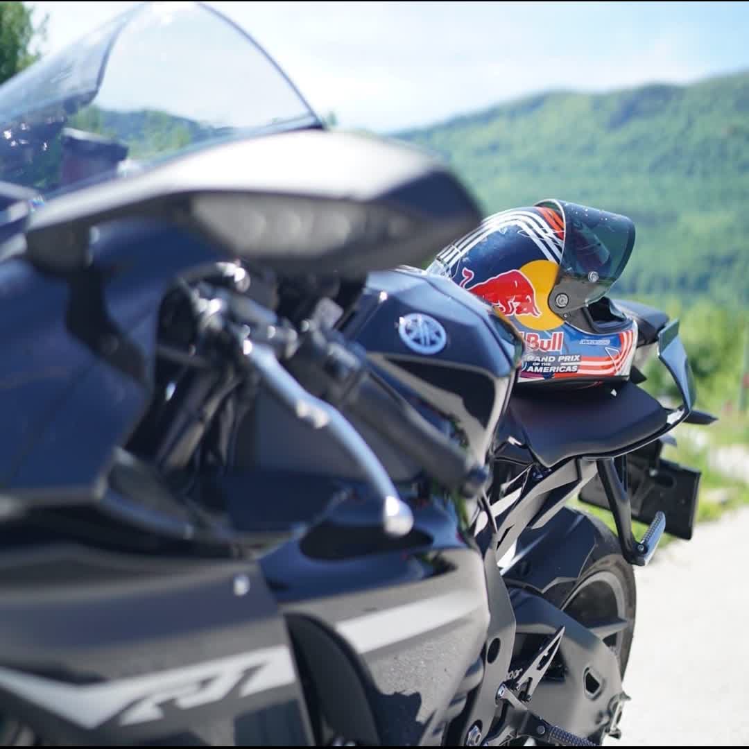 Post by Arslan Hajdarevic: R1 Yamaha and the HJC RedBull helmet 😍🙌🏻