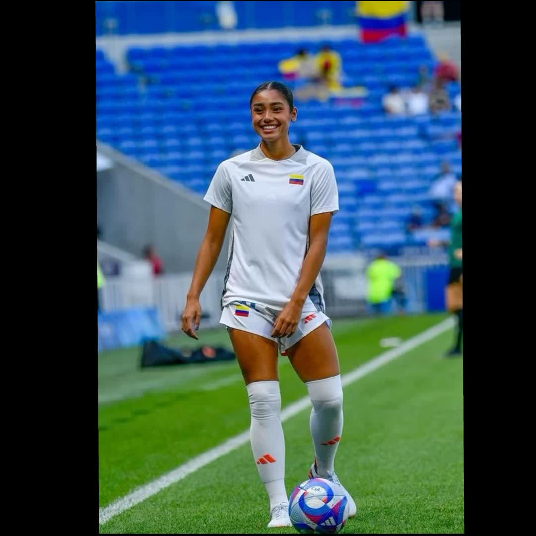 Post by 𝗚𝗘𝗡𝗭 𝗦𝗣𝗢𝗥𝗧 𝖃: Football 🤞⚡💖 #Buzzer #Lovesport