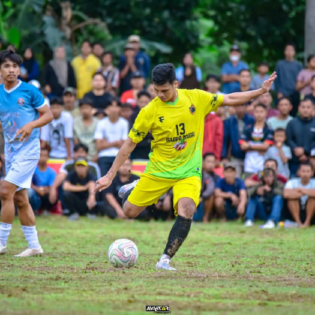 Post by Bagas Family: Amatir football #buzzer #fyp #viral #Daily #sports #buzzer_fan_official #football #soccer #Game #trending...