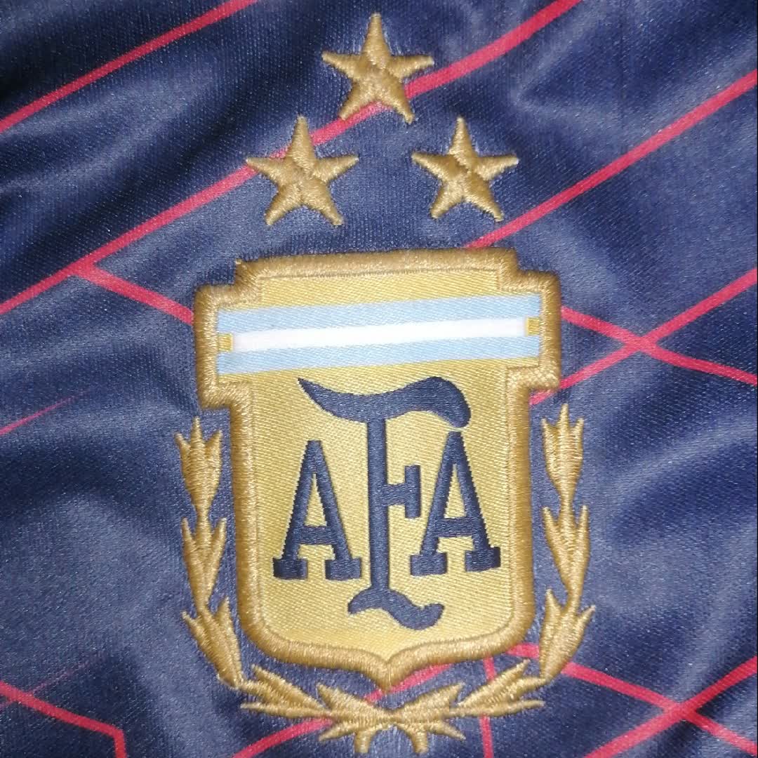 Post by Amboara Junior: It is my first publication🥺 Please like this🥰 And help my but i don't have posted a video🙏🙏 #football