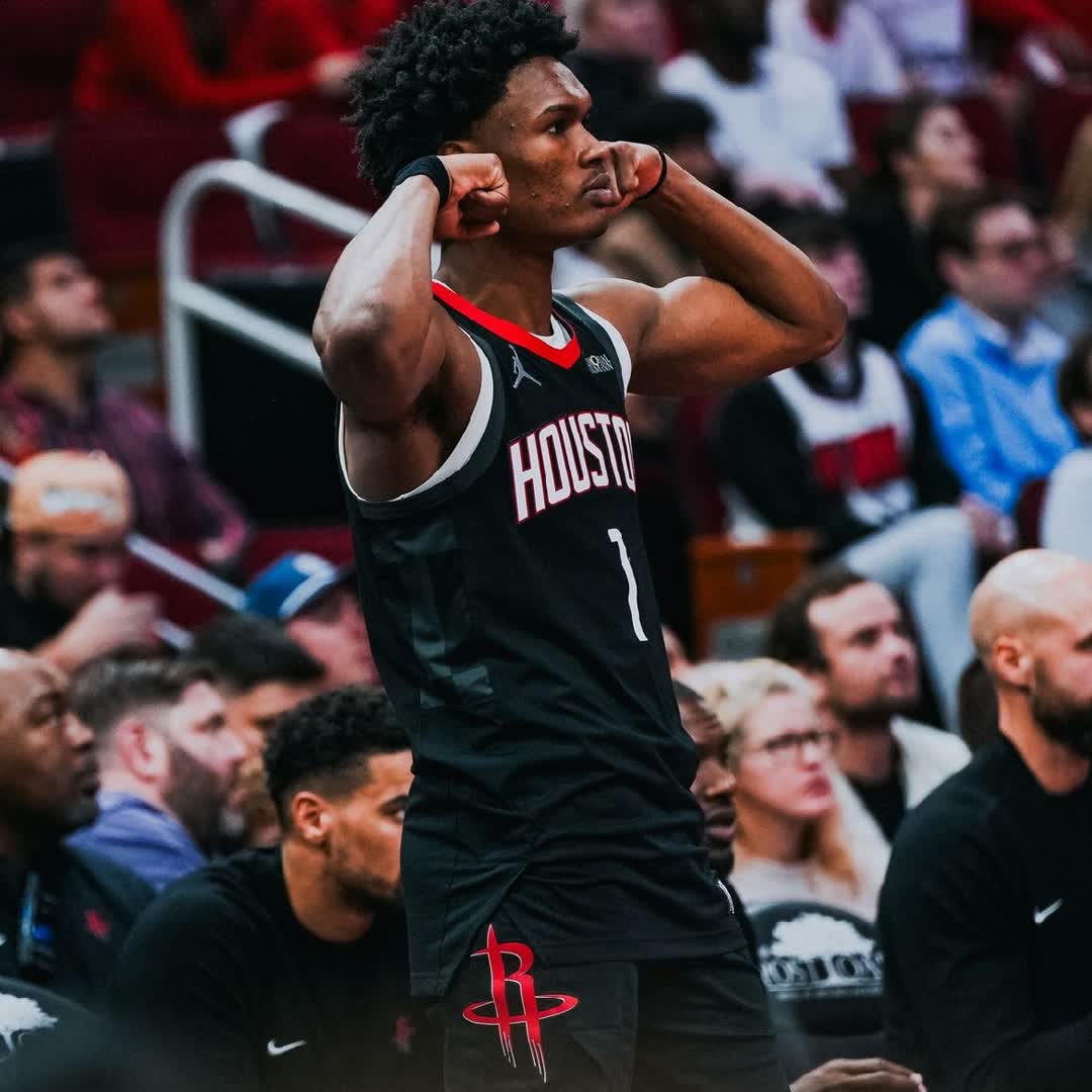 Post by Basketball Naismith: Amen Thompson is a forward for the Houston Rockets and a rising star in the NBA. The 22-year-old from San Leandro,...
