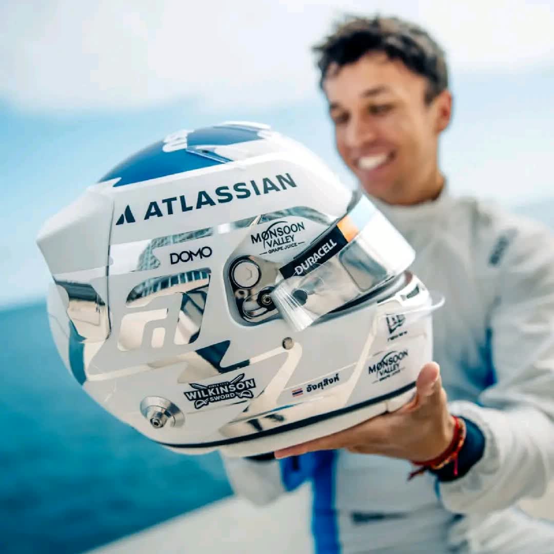 Post by Formula One: Bon helmet for the opening race @shannenjean1995 @ikediebere @cosmin88 @labebesyta1617 @nala28 @selmir @sky55...