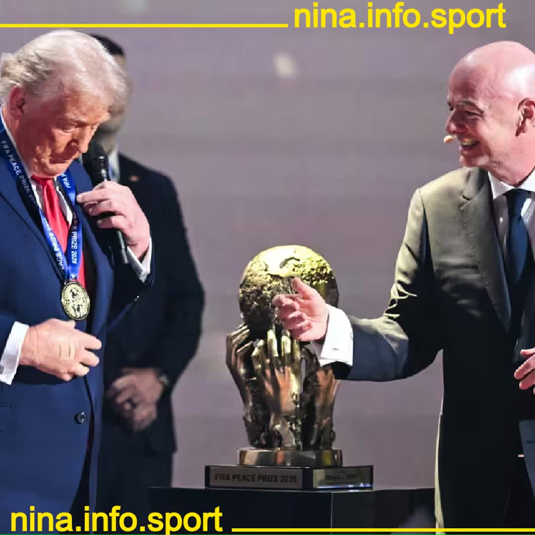 Post by Nina.info .sport: Gianni Infantino, président de la Fifa, a remis le trophée de la Paix Fifa, tout juste créé, au président américain...