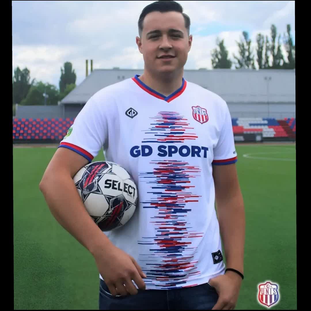 Post by Fudbalski klub UNIS: Naša defanzivna linija je od danas jača za novog člana. Sadžid Tanković je novi fudbaler FK UNIS! Sadžid u Vogošću...