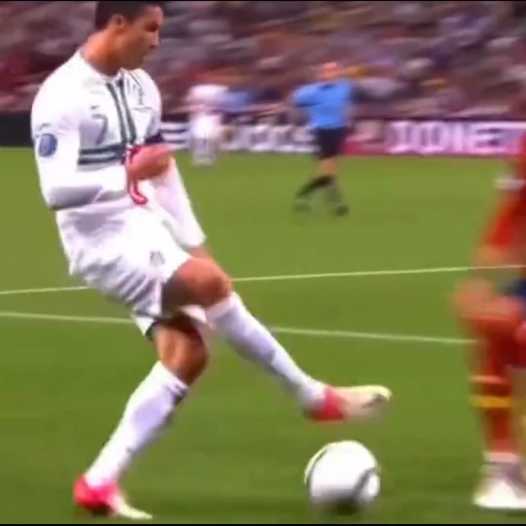 Post by Ahamad Habibe: CR7 ⚽ ⚽ INNO TOKKO 🌎 🌎 TAHE ENYU 🥇 🥇 🥇 NU LALLMESSA 🏆🏆🏆 @ahmedharbaoui1999 @nesriyaabu #buzzer #viral