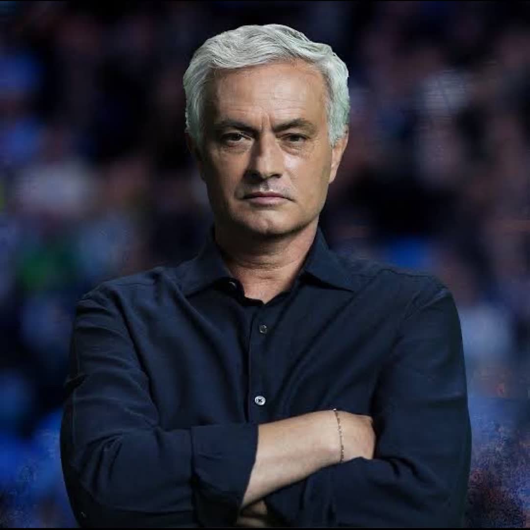 Post by Charles Nwokolo: 🚨 𝗕𝗥𝗘𝗔𝗞𝗜𝗡𝗚: José Mourinho has signed his contract at Real Madrid! He has signed for 3 years. #buzzer