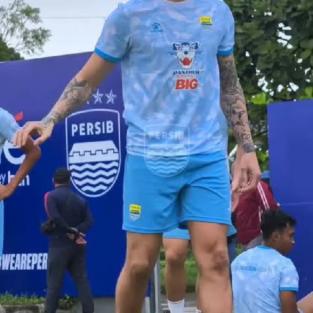 Post by Abdul Majid: Layvin Kurjawa , PERSIB 🤘 #buzzer #viral #fyp #sports #Daily #buzzer_fan_official #football #soccer #trending...