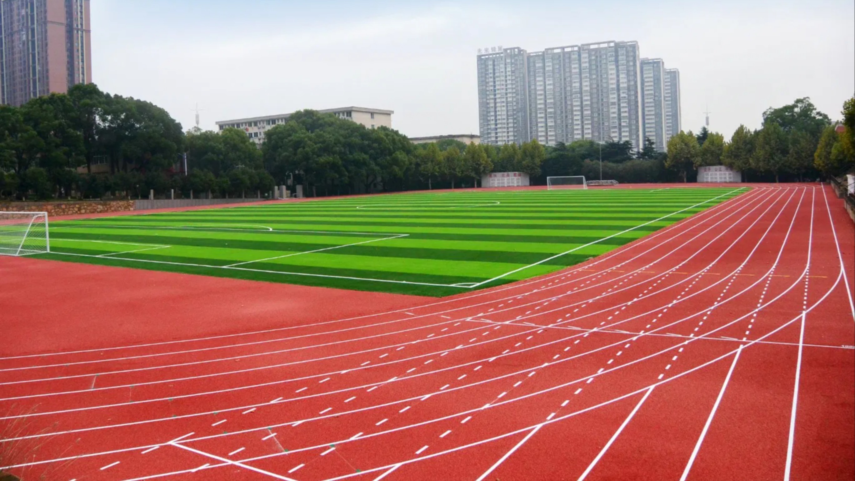 The 400 Meter Track Distance Comes From a British Football Field