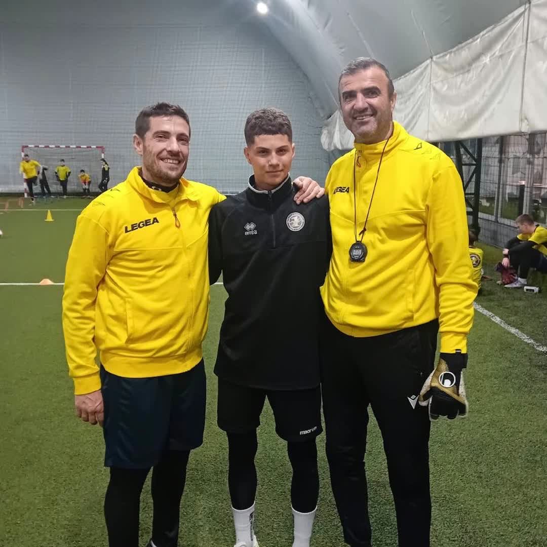 Post by Samyn Stomornjak: 🖤💛