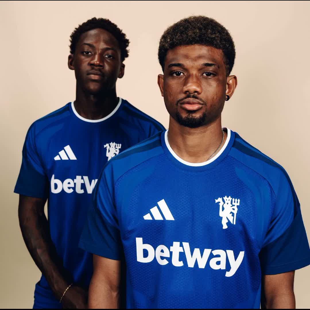 Post by Ekwueme Chibuike: Introducing the 🆕 adidas Football x United cup training kit 💪 🔗 http://manutd.co/ZSJq50ZKmyw