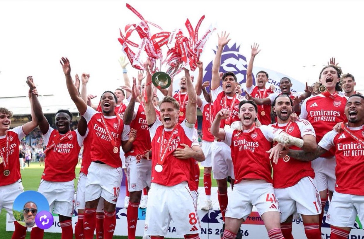 Te noći koja će odjekivati kroz generacije, Arsenal F.C. je konačno uspio.



Nakon desetljeća čekanja, nade, ponovne izgradnje i vjere — Arsenal je Prvak Europe.



Ovo nije bila samo nogometna utakmica.

Ovo nije bio samo trofej.



Ovo je bila povijest ispisana u stvarnom vremenu.



⸻



🌍 Težina povijesti



Godinama je Arsenal nosio teret kakav rijetko koji europski velikan poznaje.



Imali su:

	•	Naslove prvaka

	•	Domaće kupove

	•	Legendarne igrače

	•	Globalnu bazu navijača



Ali jedna stvar je uvijek nedostajala — Liga prvaka.



Duh Pariza 2006. i poraza od FC Barcelona nikada nije nestao. Postao je dio identiteta kluba — podsjetnik koliko su bili blizu i koliko još treba ići.



Svaka europska sezona nije bila samo natjecanje.

Bila je potraga za iskupljenjem.



⸻



🔥 Put do slave

Ova sezona je od početka djelovala drugačije.



Postojala je vjera. Ne samo nada — nego prava vjera.



Arsenal nije samo sudjelovao. Dominirao je.



Grupna faza: Izjava namjere



Od prve utakmice bilo je jasno — Arsenal je spreman. Brz, hrabar i tečan nogomet rušio je protivnike.



Nokaut faza: Mentalitet pobjednika



Pravi test došao je u nokaut fazi:

	•	Teška gostovanja

	•	Taktičke bitke

	•	Trenuci koji traže hrabrost



I svaki put — Arsenal je odgovorio.



⸻



⚔️ Finale: gdje se stvaraju legende

Finala su drugačija.



Forma ne znači ništa.

Statistika ne znači ništa.

Samo trenuci odlučuju.



I Arsenal ih je iskoristio.



Od početka se osjećalo — ovo je njihova noć.



A kada je sudac odsvirao kraj…



Sve se promijenilo.



⸻



😭 Od boli do slave



Nogomet bez emocija ne postoji.



Za navijače Arsenala ova pobjeda znači više zbog svega što je prethodilo:

	•	Propuštene prilike

	•	Kritike

	•	Godine sumnji



Ovo nije samo pobjeda.

Ovo je iscjeljenje.



⸻



🌟 Heroji noći

Svaka velika pobjeda ima svoje heroje:

	•	Kapetan koji je vodio srcem

	•	Golman koji je branio nemoguće

	•	Napadač koji je odlučio utakmicu

	•	Mladi igrači bez straha



Ali ova pobjeda pripada svima.



⸻



🧠 Trenersko remek-djelo



Iza svake velike ekipe stoji vizija.



Arsenalov trener nije izgradio samo tim — izgradio je vjeru.



Disciplina.

Identitet.

Hrabrost.



Ovo nije bila sreća.

Ovo je bio plan koji je uspio.



⸻



🔴 Navijači: 12. igrač

Od Londona do Lagosa…

Od stadiona do ulica…



Navijači Arsenala su živjeli svaki trenutak.



I večeras slave kao Prvaci Europe.



⸻



🏆 Što ovo znači za nogomet



Ova pobjeda mijenja sve.



Za Arsenal:

	•	Nova era je počela

	•	Mjesto među elitom je osigurano



Za nogomet:

	•	Probuđen je div

	•	Ravnoteža snaga se mijenja



⸻



🔮 Nasljeđe



Godinama kasnije, reći će se:



“Ovo je bila noć kada se sve promijenilo.”



Arsenal više ne juri povijest.



Oni jesu povijest.



Prvaci Europe. Zauvijek. 🔴⚪



Te noći koja će odjekivati kroz generacije, Arsenal F.C. je konačno uspio.



Nakon desetljeća čekanja, nade, ponovne izgradnje i vjere — Arsenal je Prvak Europe.



Ovo nije bila samo nogometna utakmica.

Ovo nije bio samo trofej.



Ovo je bila povijest ispisana u stvarnom vremenu.



⸻



🌍 Težina povijesti



Godinama je Arsenal nosio teret kakav rijetko koji europski velikan poznaje.



Imali su:

	•	Naslove prvaka

	•	Domaće kupove

	•	Legendarne igrače

	•	Globalnu bazu navijača



Ali jedna stvar je uvijek nedostajala — Liga prvaka.



Duh Pariza 2006. i poraza od FC Barcelona nikada nije nestao. Postao je dio identiteta kluba — podsjetnik koliko su bili blizu i koliko još treba ići.



Svaka europska sezona nije bila samo natjecanje.

Bila je potraga za iskupljenjem.



⸻



🔥 Put do slave

Ova sezona je od početka djelovala drugačije.



Postojala je vjera. Ne samo nada — nego prava vjera.



Arsenal nije samo sudjelovao. Dominirao je.



Grupna faza: Izjava namjere



Od prve utakmice bilo je jasno — Arsenal je spreman. Brz, hrabar i tečan nogomet rušio je protivnike.



Nokaut faza: Mentalitet pobjednika



Pravi test došao je u nokaut fazi:

	•	Teška gostovanja

	•	Taktičke bitke

	•	Trenuci koji traže hrabrost



I svaki put — Arsenal je odgovorio.



⸻



⚔️ Finale: gdje se stvaraju legende

Finala su drugačija.



Forma ne znači ništa.

Statistika ne znači ništa.

Samo trenuci odlučuju.



I Arsenal ih je iskoristio.



Od početka se osjećalo — ovo je njihova noć.



A kada je sudac odsvirao kraj…



Sve se promijenilo.



⸻



😭 Od boli do slave



Nogomet bez emocija ne postoji.



Za navijače Arsenala ova pobjeda znači više zbog svega što je prethodilo:

	•	Propuštene prilike

	•	Kritike

	•	Godine sumnji



Ovo nije samo pobjeda.

Ovo je iscjeljenje.



⸻



🌟 Heroji noći

Svaka velika pobjeda ima svoje heroje:

	•	Kapetan koji je vodio srcem

	•	Golman koji je branio nemoguće

	•	Napadač koji je odlučio utakmicu

	•	Mladi igrači bez straha



Ali ova pobjeda pripada svima.



⸻



🧠 Trenersko remek-djelo



Iza svake velike ekipe stoji vizija.



Arsenalov trener nije izgradio samo tim — izgradio je vjeru.



Disciplina.

Identitet.

Hrabrost.



Ovo nije bila sreća.

Ovo je bio plan koji je uspio.



⸻



🔴 Navijači: 12. igrač

Od Londona do Lagosa…

Od stadiona do ulica…



Navijači Arsenala su živjeli svaki trenutak.



I večeras slave kao Prvaci Europe.



⸻



🏆 Što ovo znači za nogomet



Ova pobjeda mijenja sve.



Za Arsenal:

	•	Nova era je počela

	•	Mjesto među elitom je osigurano



Za nogomet:

	•	Probuđen je div

	•	Ravnoteža snaga se mijenja



⸻



🔮 Nasljeđe



Godinama kasnije, reći će se:



“Ovo je bila noć kada se sve promijenilo.”



Arsenal više ne juri povijest.



Oni jesu povijest.



Prvaci Europe. Zauvijek. 🔴⚪